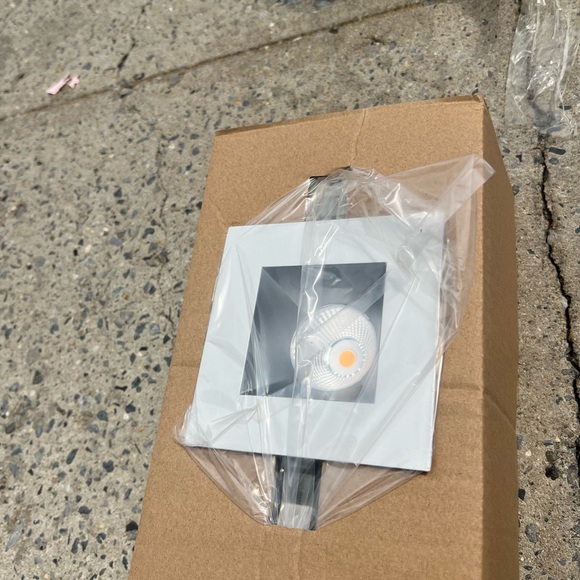 Ocularc 3" Square Downlight Trim
Mfr Id: R3BSD-F927-HZWT
by WAC Lighting - Picture 2 of 3